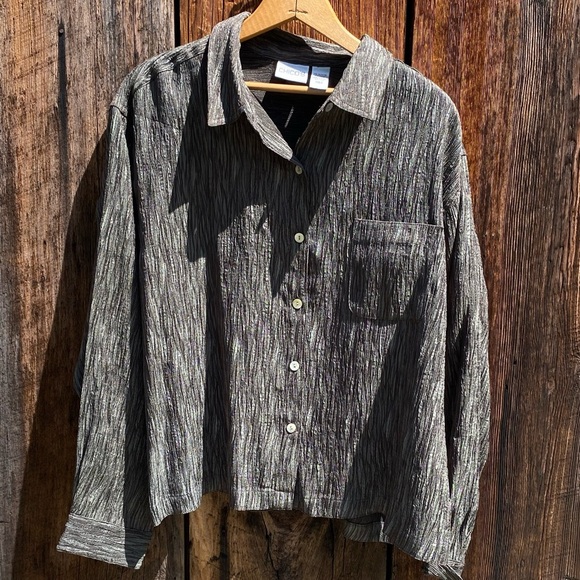 Chico’s Platinum Crinkle Crepe Long Sleeve Blouse Shell Buttons Size 3=XL - Picture 1 of 8
